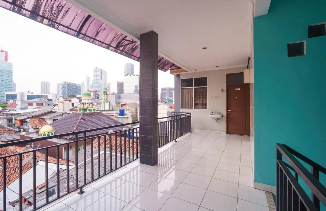 Oyo 93092 Griya Kuningan-1